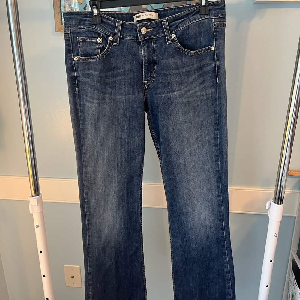 Levi's Women's Classic Straight Leg Denim Jeans - Picture 3 of 5